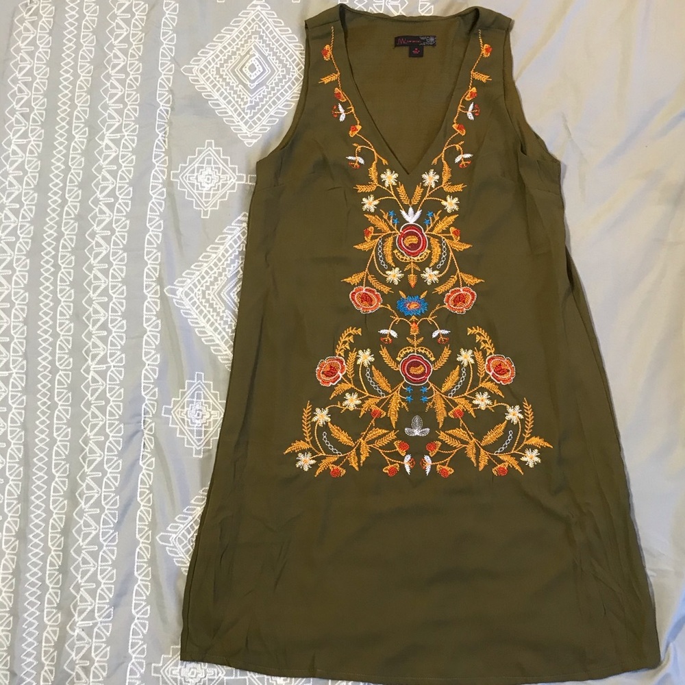 NWOT JW style embroidered dress